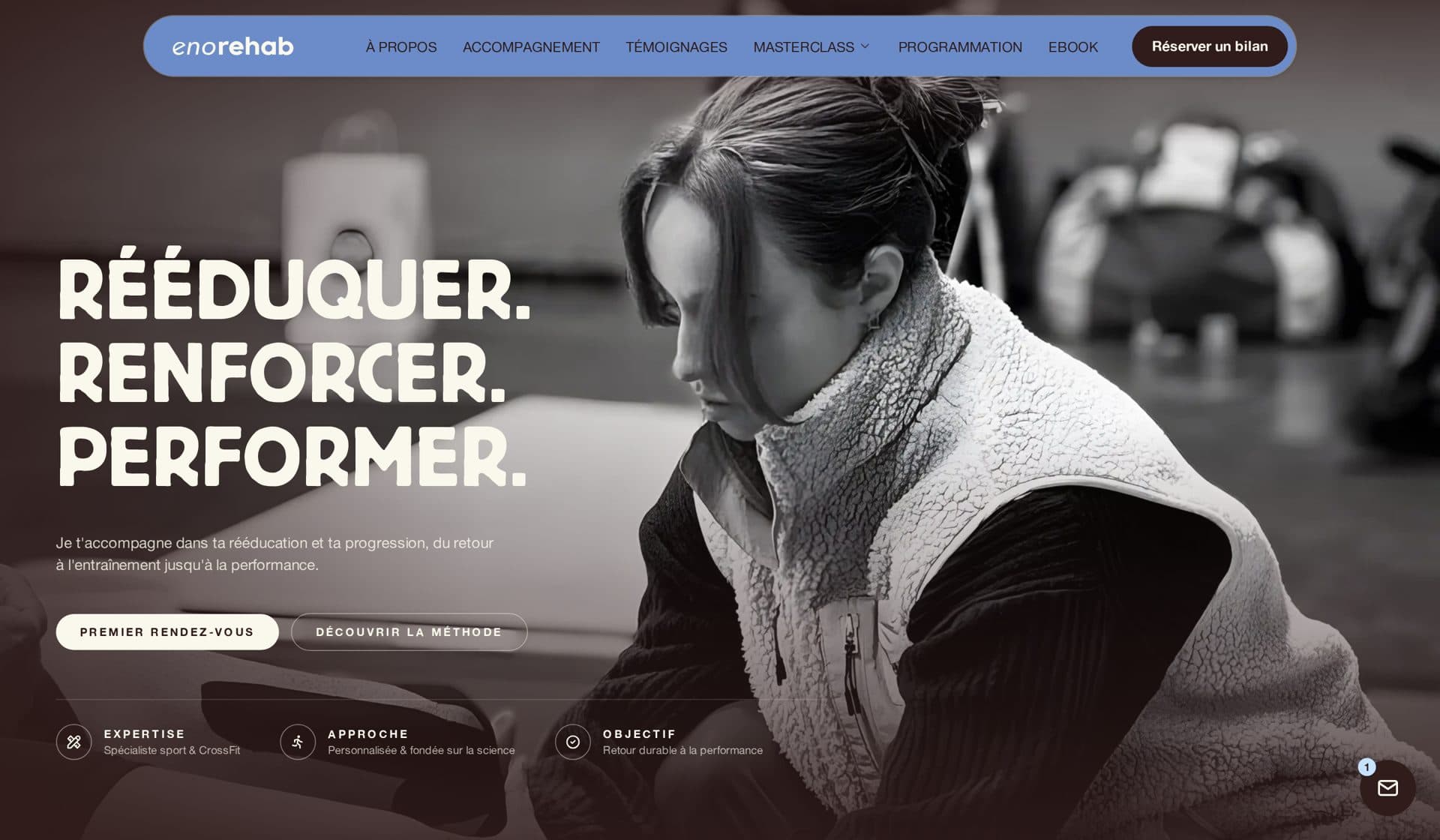 Page d'accueil du site enorehab.fr livré au client : hero sombre, photographie plein cadre et titre en grandes capitales